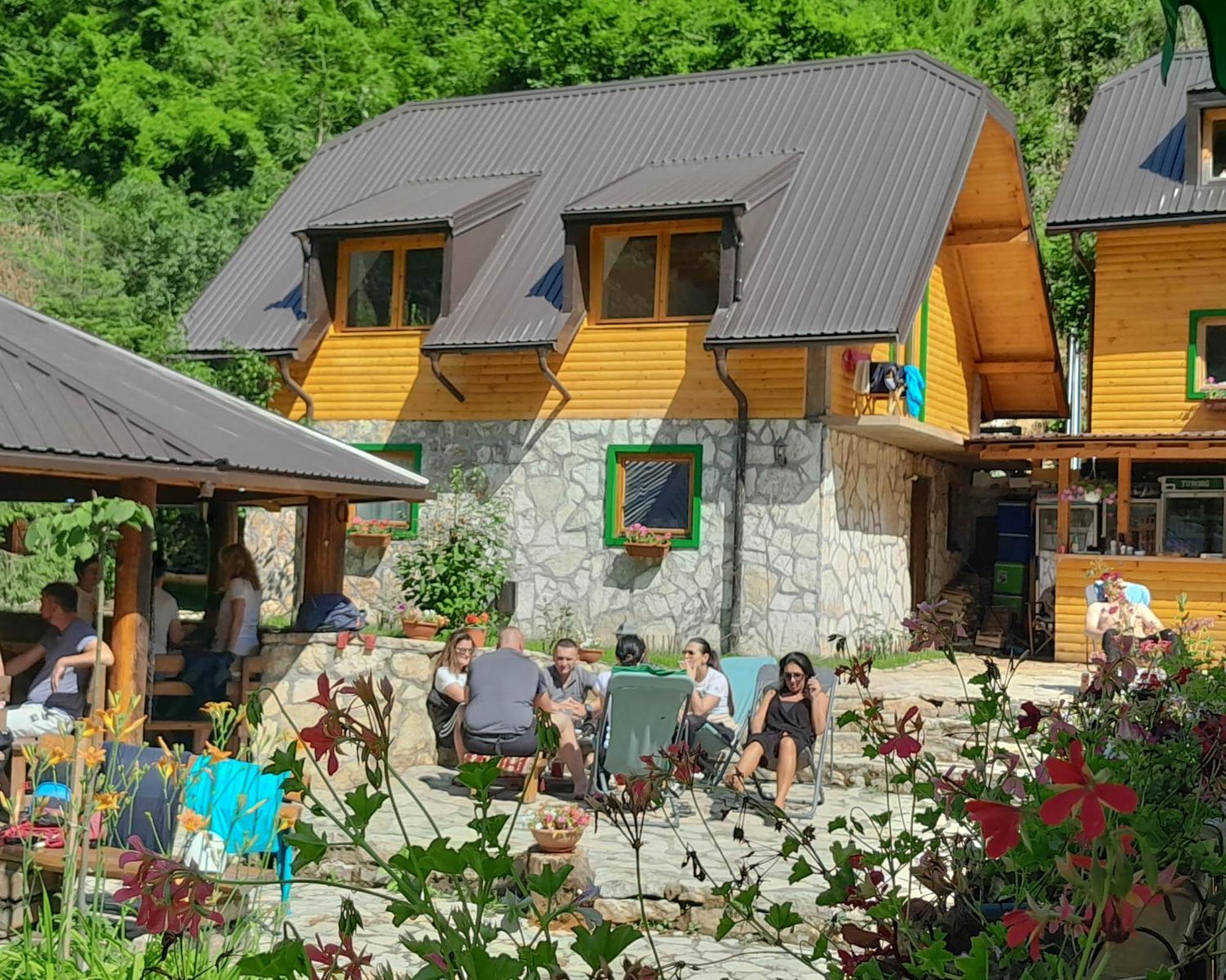 Rafting Camp Encijan Hotel Foca Eksteriør billede